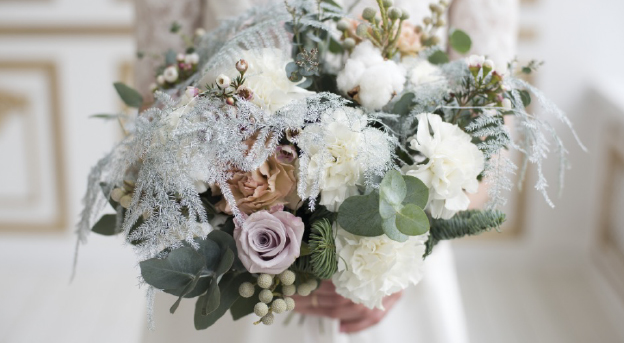 A winter wedding bouquet in NYC